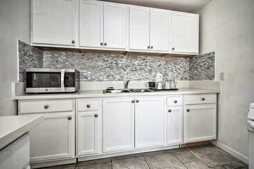 Whittier Duplex Unit Near Beaches & Hiking!
