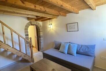 Bed and Breakfast Midgard Suites   Medieval Town