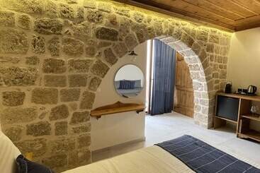 Bed and Breakfast Midgard Suites   Medieval Town