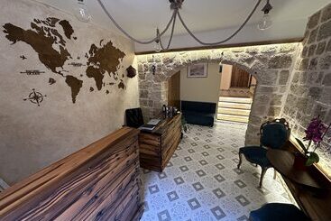 Bed and Breakfast Midgard Suites   Medieval Town
