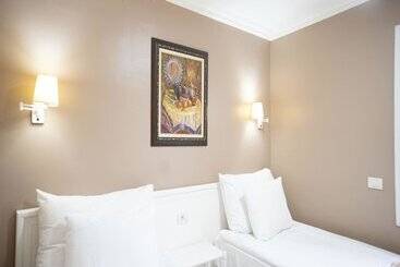 Coral La Quinta Park Suites