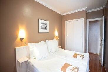 Coral La Quinta Park Suites