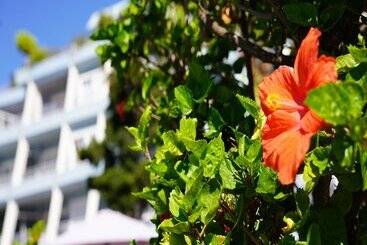 Coral La Quinta Park Suites