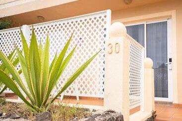 Coral La Quinta Park Suites