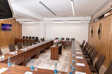 مسافرخانه Marokand Spa