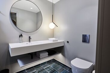 هتل Kirk Suites
