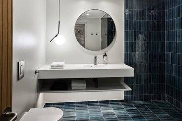هتل Kirk Suites
