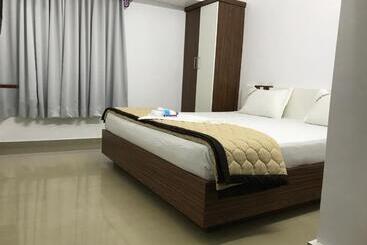 هتل Lakshmi Tourist Home