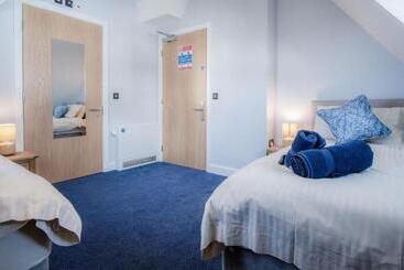 هتل Ocean Cabins No 10 At The Square Saundersfoot
