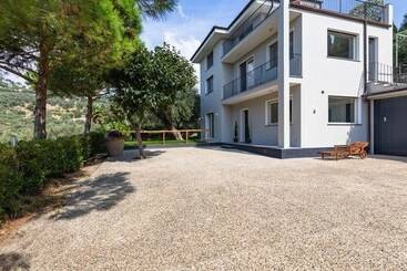 Luxury Apartment In Modern Villa Unit 1