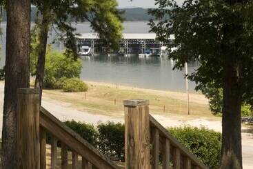 Mountain Harbor King Guest Room On Lake Ouachita By Redawning