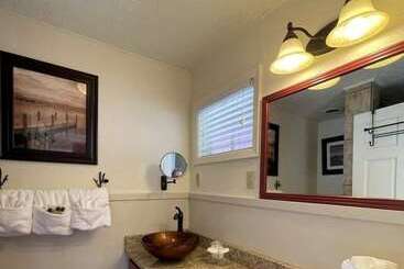 Mountain Harbor King Guest Room On Lake Ouachita By Redawning