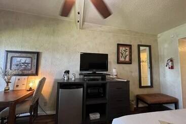 Mountain Harbor King Guest Room On Lake Ouachita By Redawning