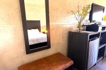 Mountain Harbor Queen Guest Room On Lake Ouachita By Redawning