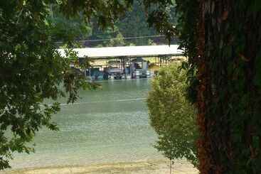Mountain Harbor Queen Guest Room On Lake Ouachita By Redawning
