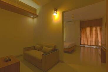 Neeshorgo Hotel And Resort Ltd
