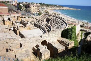 پانسیون Hostal Forum Tarragona