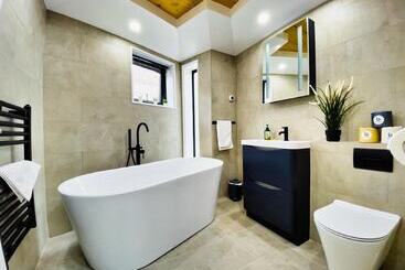 پانسیون Green Mews Houses With Free Parking By My Getaways