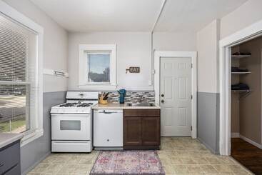 پانسیون West Side Historic Home