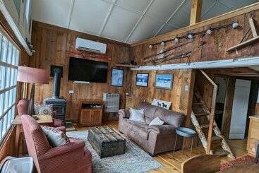 Pond View Cabin Rustic Two Bedroom Loft, A Short Drive To Chittenden Reservoir, Killington & Rutland