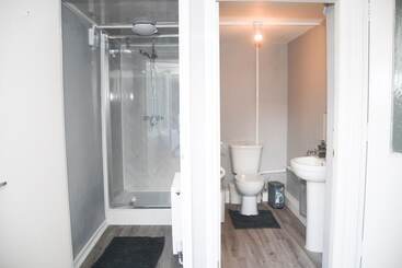 اقامتگاه 2ndhomestays  Willenhall Charming 3 Bedroom Home