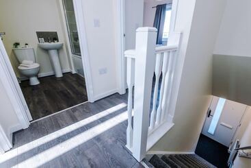 اقامتگاه Stunning 2 Bed House In Manchester With Canal View