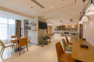 هتل City Comfort Inn Shiyan Highspeed Railway Wanda Plaza