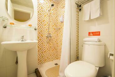 هتل Home Inn Chaoyang Railway Station