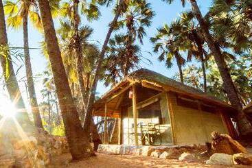 هتل Omarunga Epupafalls Camp