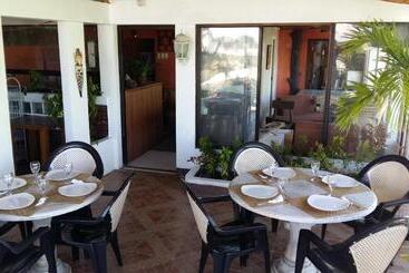 Antonios Pension House