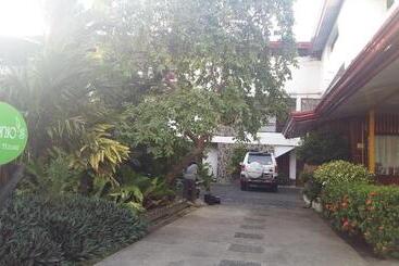 Antonios Pension House