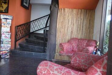 Antonios Pension House