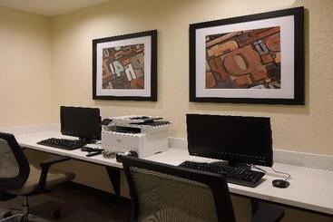 هتل Candlewood Suites Newark South University Area, An Ihg
