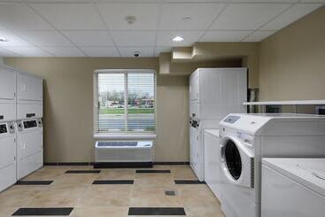 هتل Candlewood Suites   Newark South   University Area, An Ihg