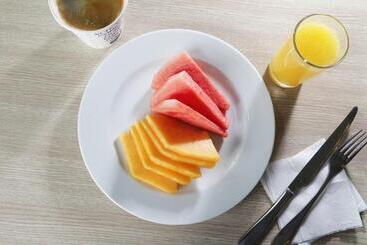 هتل City Express Suites By Marriott Tijuana Rio