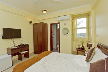 هتل Crystal Beach Inn