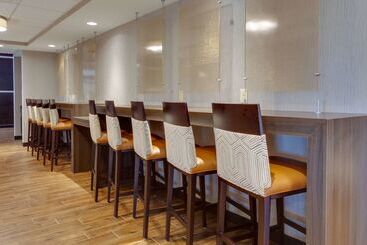 هتل Drury Inn & Suites Overland Park