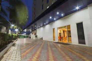 هتل Four Points By Sheraton Chennai Omr