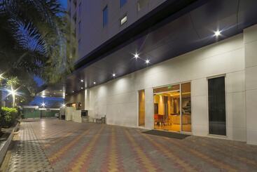 هتل Four Points By Sheraton Chennai Omr