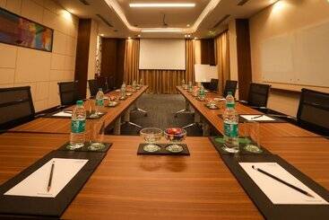 هتل Four Points By Sheraton Chennai Omr