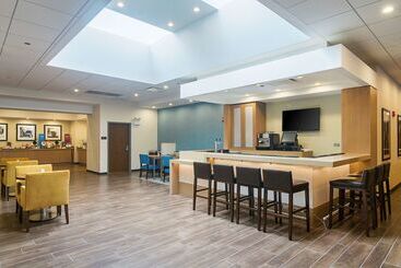 هتل Hampton Inn Chicago North-loyola Station