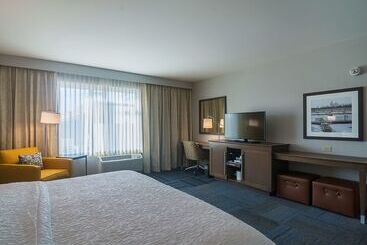 هتل Hampton Inn Chicago North-loyola Station
