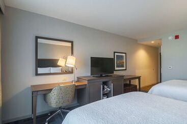 هتل Hampton Inn Chicago North-loyola Station