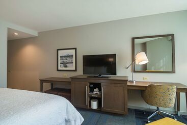 هتل Hampton Inn Chicago North-loyola Station
