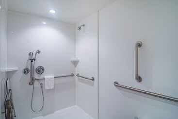 هتل Hampton Inn Chicago North-loyola Station