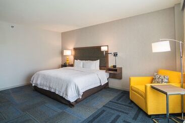 هتل Hampton Inn Chicago North-loyola Station