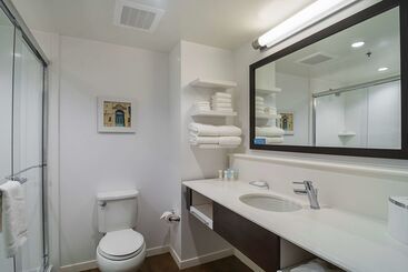هتل Hampton Inn Chicago North-loyola Station
