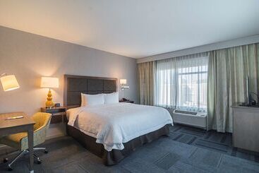 هتل Hampton Inn Chicago North-loyola Station