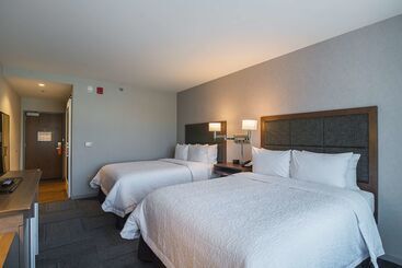 هتل Hampton Inn Chicago North-loyola Station