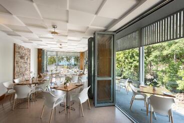 Heart Hotel And Gallery Whitsundays